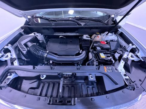 Used 2023 GMC Acadia SLE w/ Driver Convenience Package image 11