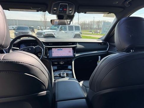 New 2026 Jeep Grand Cherokee L Limited AWD/4WD image 32