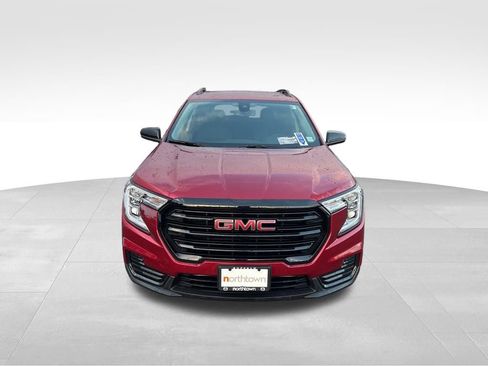 Used 2023 GMC Terrain SLE w/ Driver Convenience Package image 3
