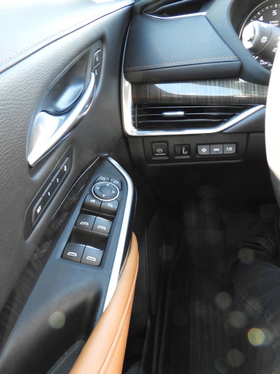 Used 2019 Cadillac XT4 Premium Luxury AWD/4WD image 21
