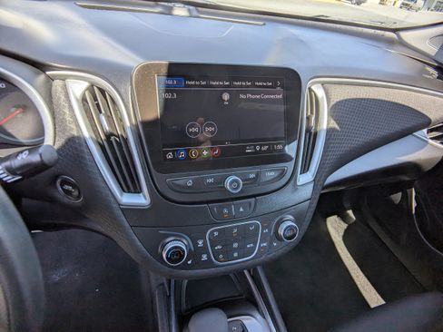 Used 2024 Chevrolet Malibu LT FWD image 20