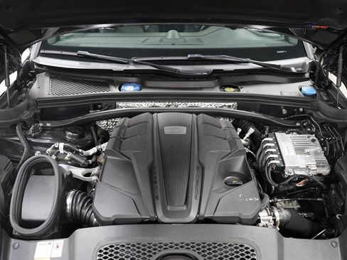 Used 2023 Porsche Macan S AWD/4WD image 26