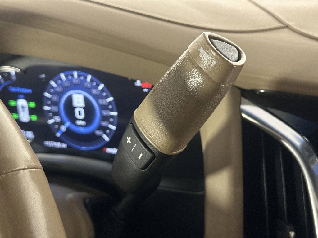 Used 2018 Cadillac Escalade Platinum AWD/4WD image 19
