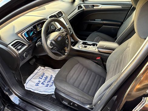 Used 2020 Ford Fusion SE image 10
