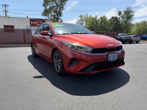 Used 2024 Kia Forte LXS w/ LXS Technology Package FWD image 2
