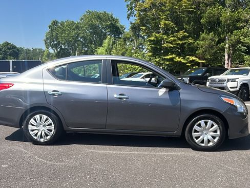 Used 2017 Nissan Versa SV FWD image 8