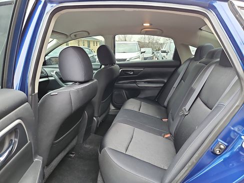 Used 2016 Nissan Altima 2.5 SR w/ LED Appearance Package image 9