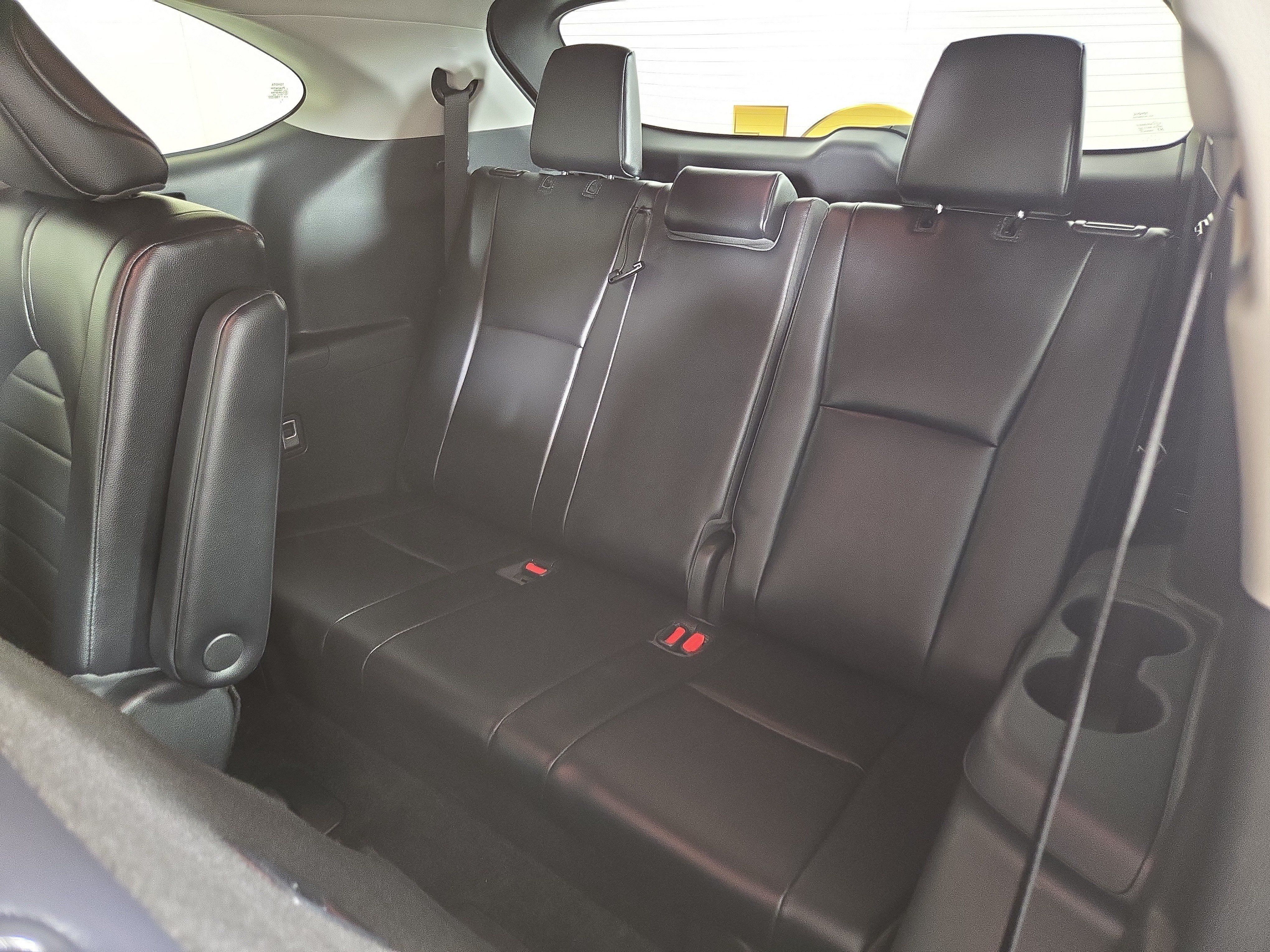 Used 2023 Toyota Highlander XLE AWD/4WD image 13
