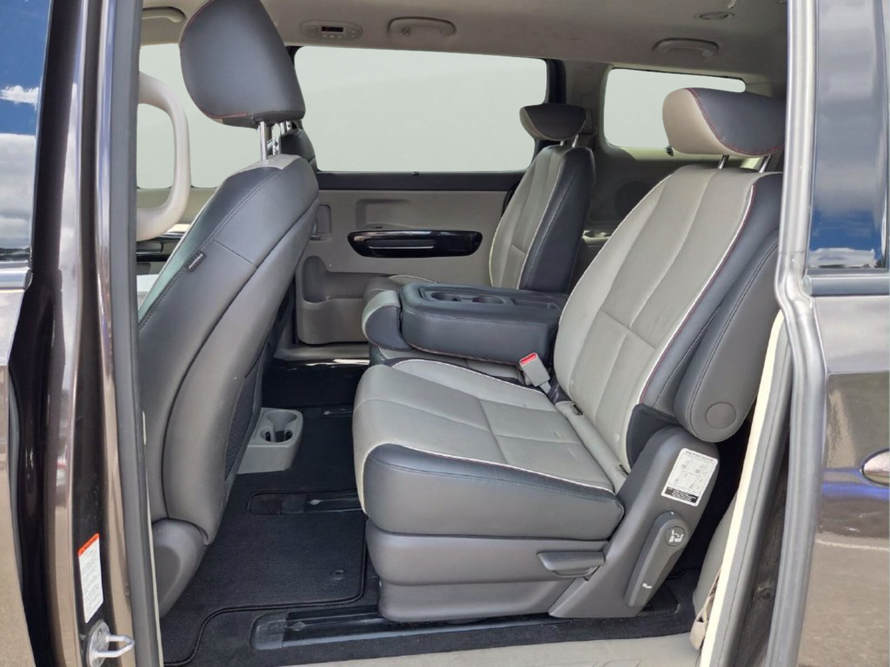 Used 2017 Kia Sedona EX FWD image 10