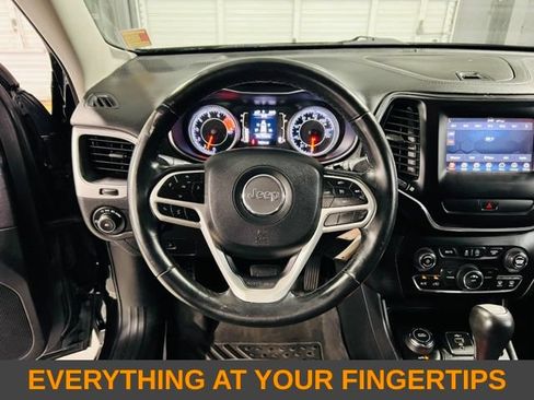 Used 2019 Jeep Cherokee Latitude AWD/4WD image 5