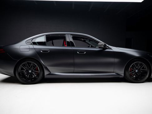 Used 2025 BMW M5 w/ Carbon Package image 36