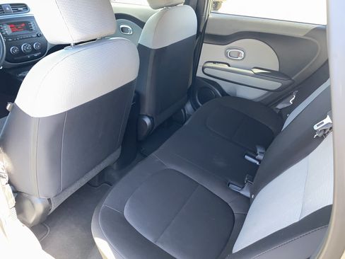 Used 2016 Kia Soul FWD image 19