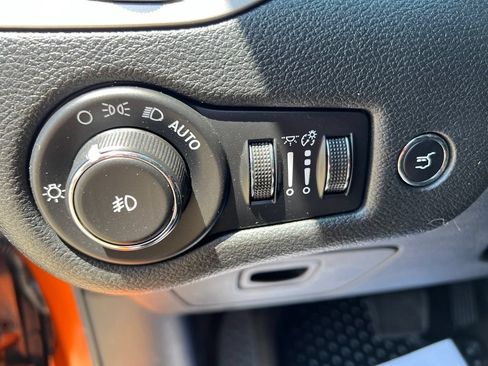 Used 2016 Jeep Cherokee Trailhawk w/ Comfort/Convenience Group AWD/4WD image 31