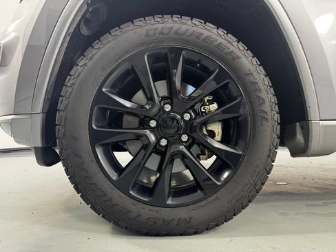 Used 2021 Jeep Grand Cherokee Laredo X AWD/4WD image 9