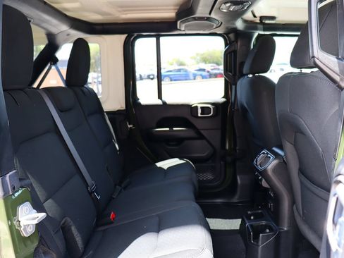 Used 2020 Jeep Wrangler Unlimited Sahara AWD/4WD image 27
