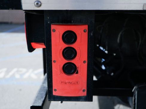 Used 2017 Ford F550 2WD Regular Cab Super Duty image 15