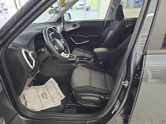 Used 2025 Kia Soul LX FWD image 13