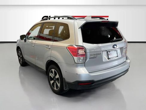 Used 2018 Subaru Forester 2.5i Premium w/ All-Weather Package AWD/4WD image 5