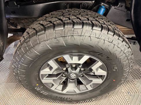 Used 2021 Toyota Tacoma TRD Off-Road AWD/4WD image 38