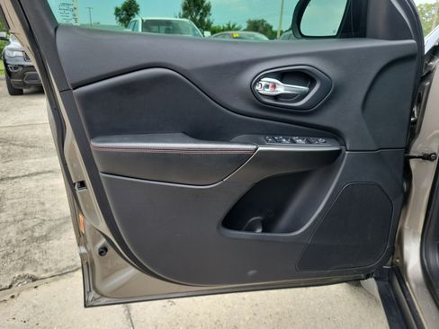 Used 2019 Jeep Cherokee Trailhawk w/ Trailer Tow Group AWD/4WD image 14