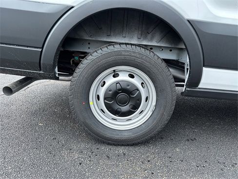 New 2025 Ford Transit 250 148 Medium Roof image 9