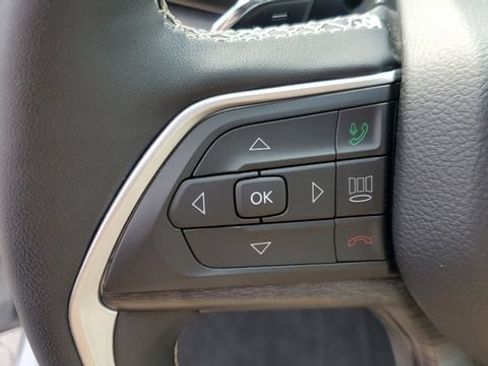 Certified 2024 Jeep Grand Cherokee Limited w/ Black Appearance Package AWD/4WD image 13