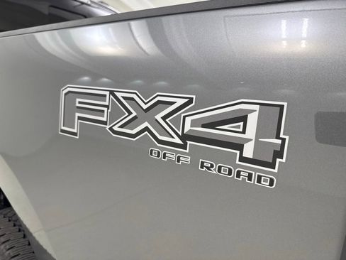 New 2026 Ford F250 Lariat w/ Black Appearance Package AWD/4WD image 9