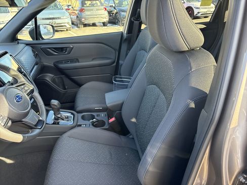 Used 2025 Subaru Forester Premium image 13