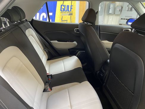 Used 2024 Hyundai Venue SEL image 26