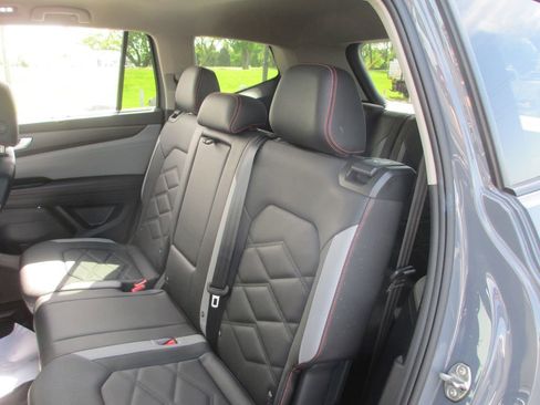 Used 2025 Volkswagen Atlas Peak Edition SE image 18