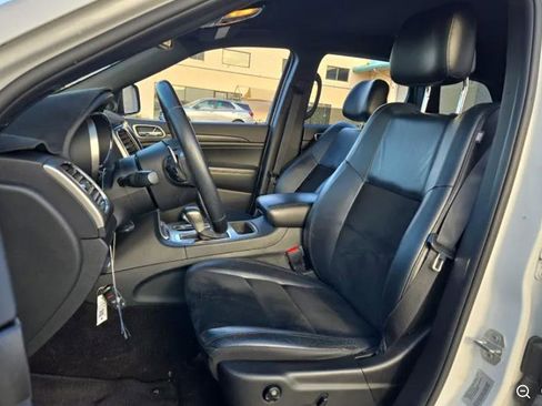 Used 2017 Jeep Grand Cherokee Altitude image 8