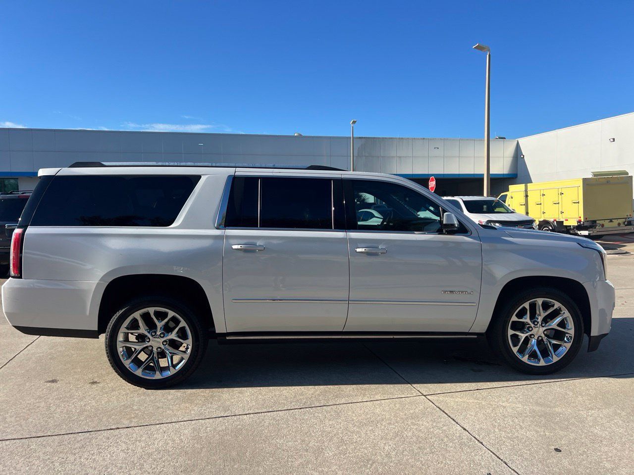 Used 2020 GMC Yukon XL Denali w/ Denali Ultimate Package AWD/4WD image 11
