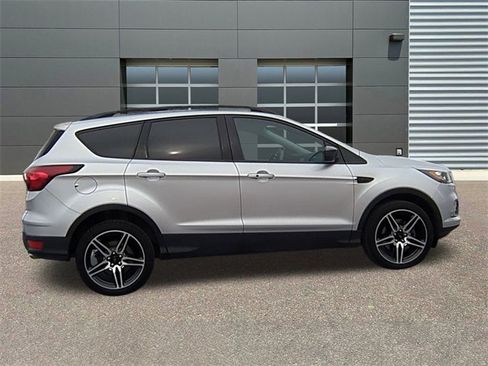 Used 2019 Ford Escape SEL image 8