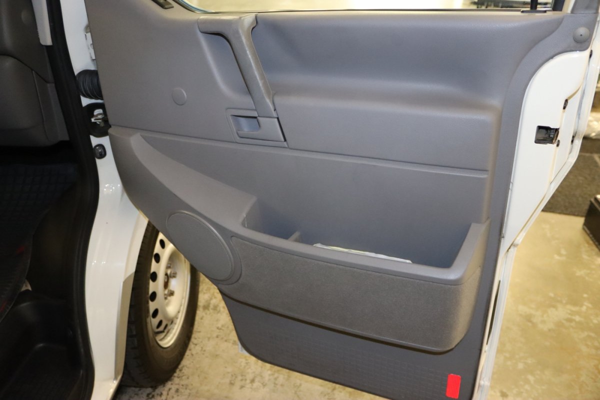 Used 2002 Volkswagen Eurovan FWD image 11