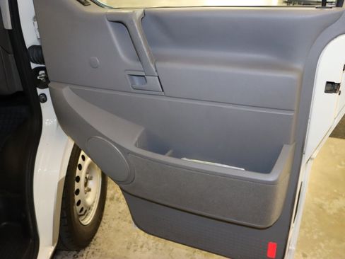 Used 2002 Volkswagen Eurovan FWD image 11