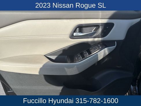 Used 2023 Nissan Rogue SL w/ SL Premium Package image 10