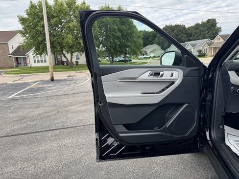 New 2025 Ford Explorer Active w/ Active Comfort Package image 11