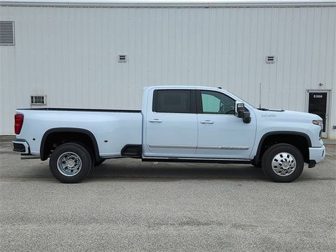 New 2026 Chevrolet Silverado 3500 High Country w/ Technology Package image 4