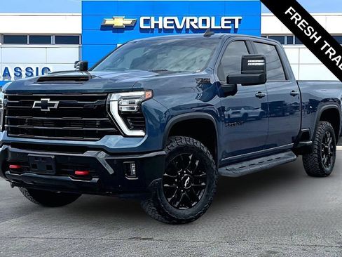 Used 2025 Chevrolet Silverado 2500 LT w/ Trail Boss Package AWD/4WD image 2