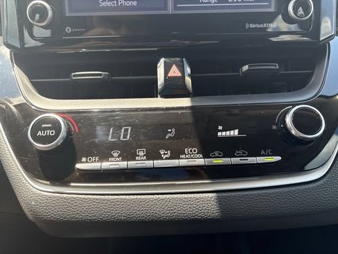 Used 2022 Toyota Corolla LE FWD image 15