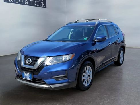 Used 2017 Nissan Rogue SV FWD image 1