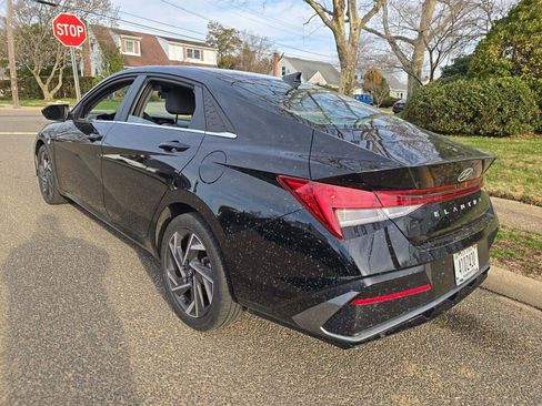 Used 2025 Hyundai Elantra SEL image 2