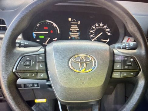 Used 2024 Toyota Sienna LE image 11