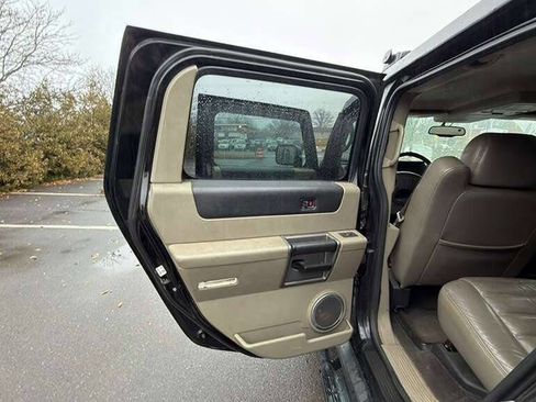 Used 2003 HUMMER H2 w/ Preferred Equipment Group image 19
