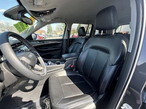 Used 2024 Jeep Grand Cherokee Limited AWD/4WD image 16