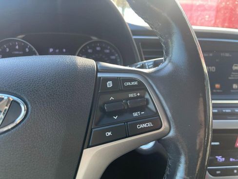 Used 2017 Hyundai Elantra Limited image 18