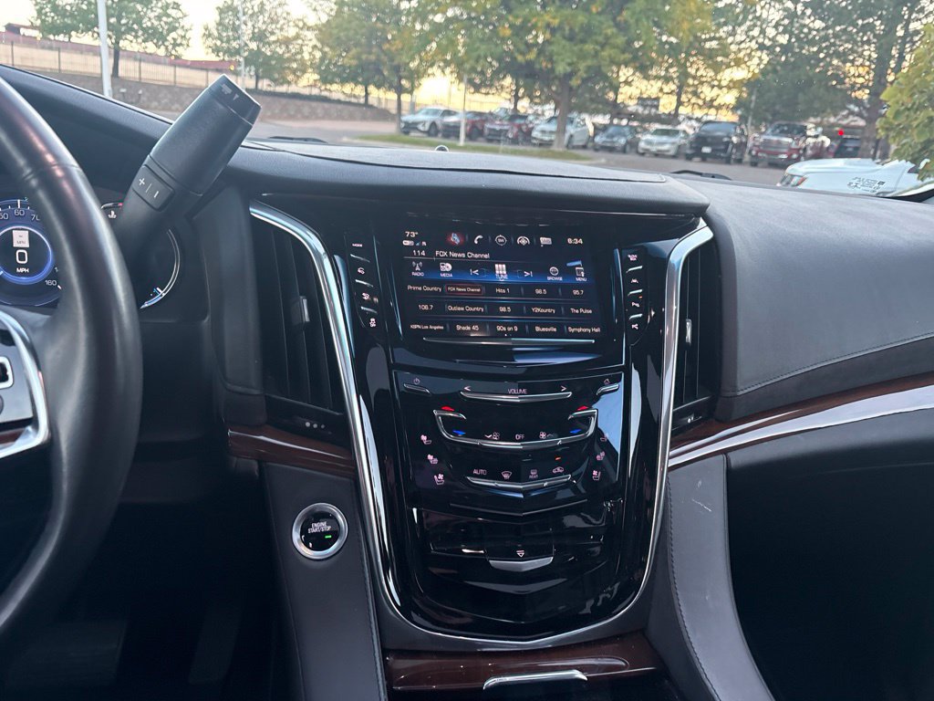 Used 2019 Cadillac Escalade Luxury AWD/4WD image 14