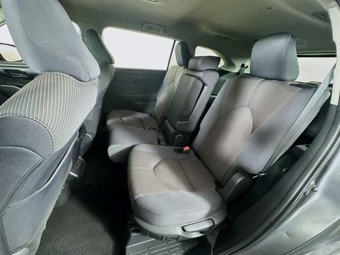 Certified 2024 Toyota Highlander LE AWD/4WD image 17