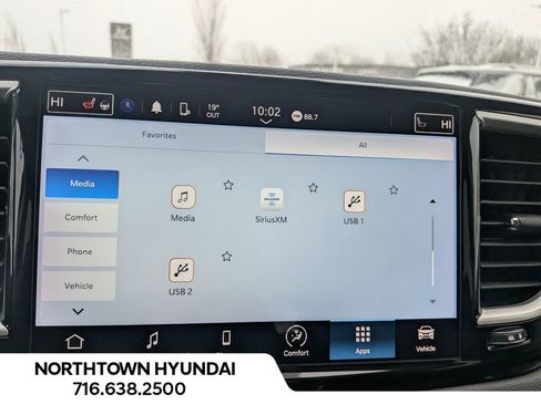 Used 2024 Chrysler Pacifica Touring-L image 24