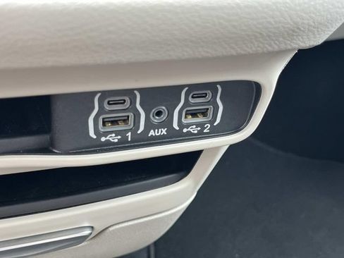 Used 2024 Chrysler Pacifica Touring-L FWD image 35
